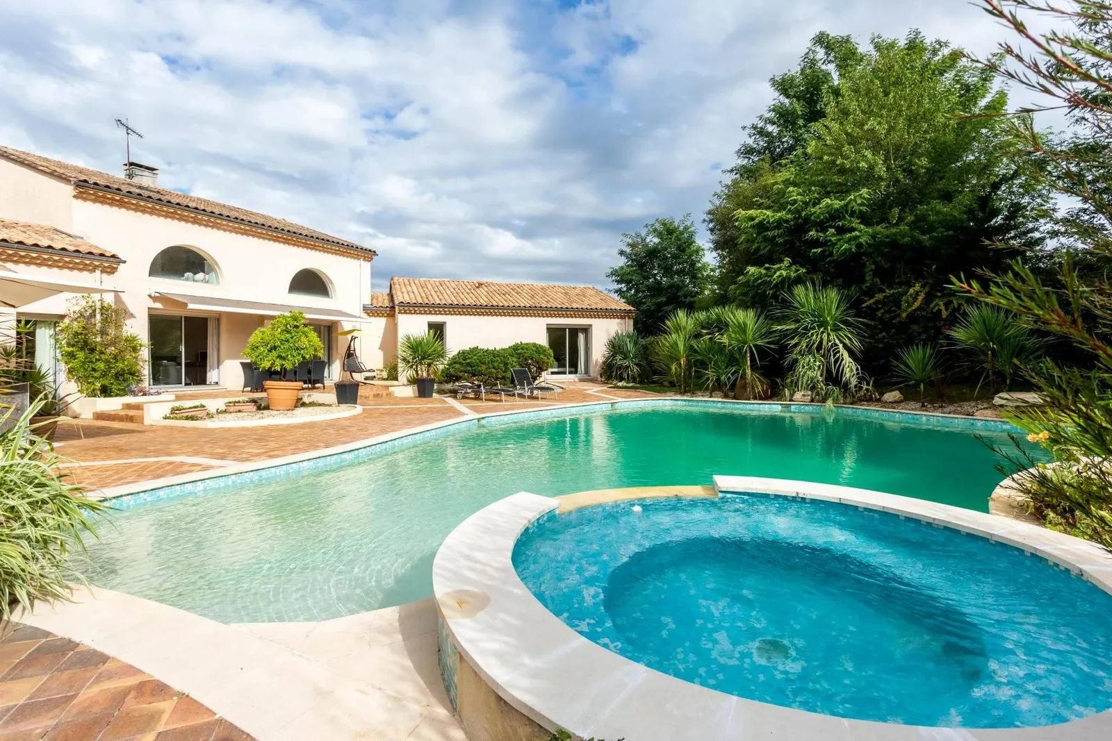 Family home in Pessac with swimming pool — 2