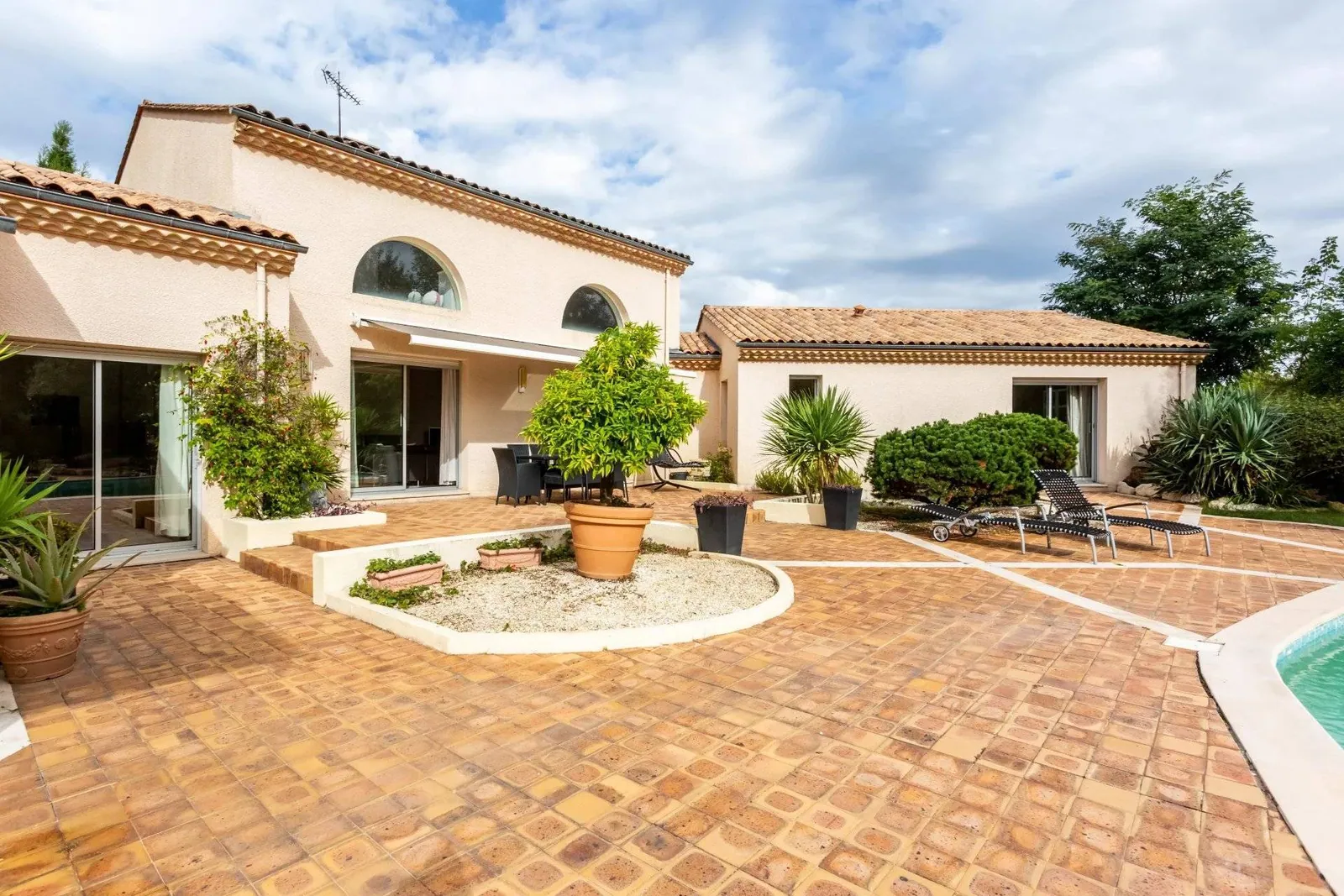 Family home in Pessac with swimming pool — 3