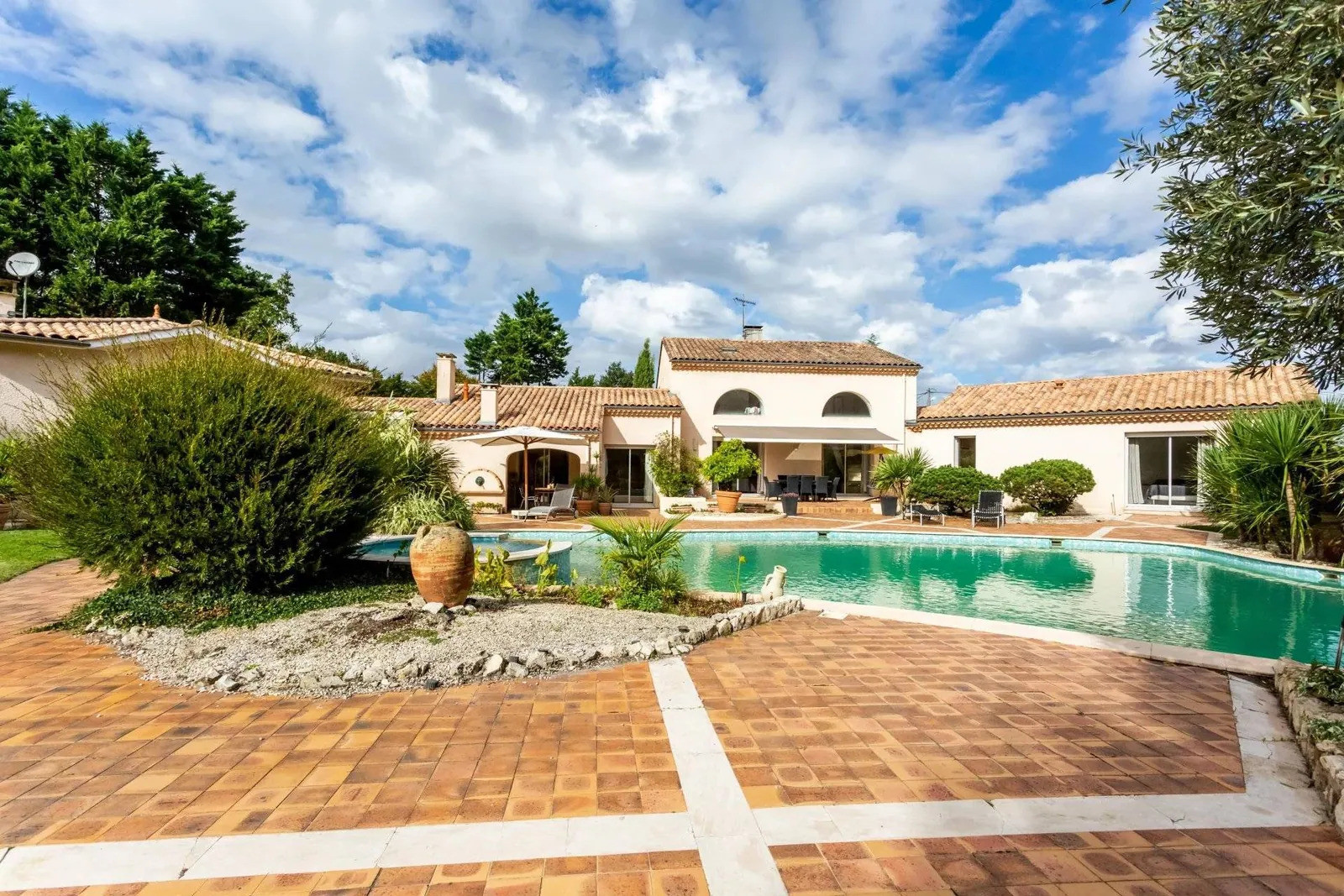 Family home in Pessac with swimming pool — 4